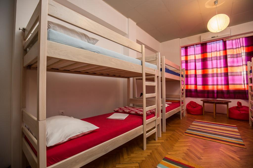 Crazy House Hostel Пула Екстер'єр фото