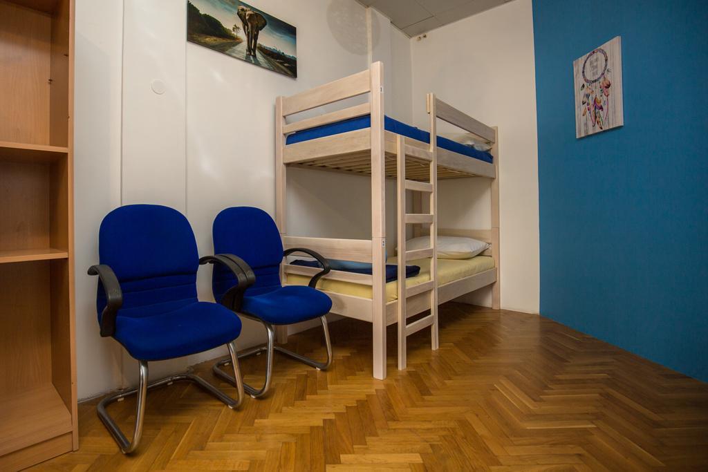 Crazy House Hostel Пула Екстер'єр фото