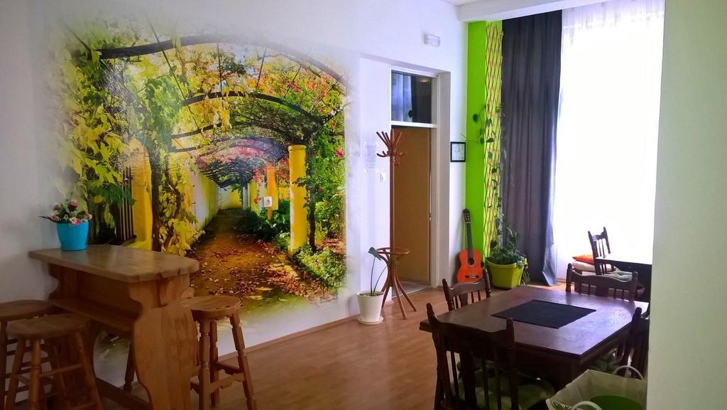 Crazy House Hostel Пула Екстер'єр фото